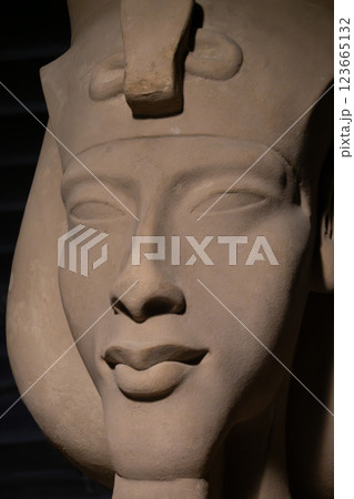 アクエンアテン／アメンヘテプ4世の彫像 123665132