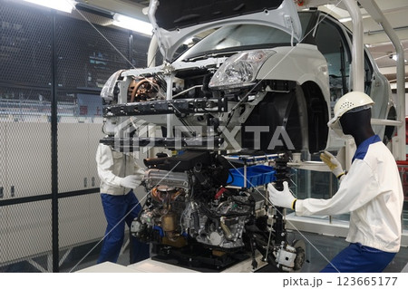 SUZUKI　エンジンマウント工程 123665177