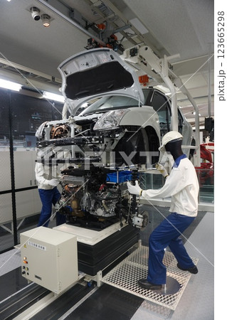 SUZUKI スイフト エンジンマウント工程 SUZUKI スイフト エンジンマウント工程 123665298