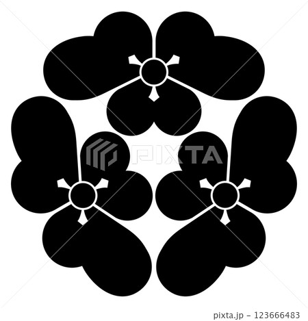 家紋です。三つ頭合わせ片喰（かたばみ）といいます。 123666483