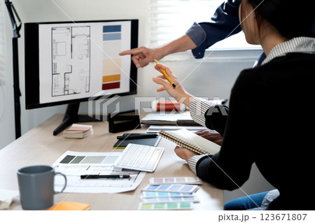 Architects and executives are consulting on the design 123671807