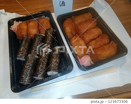 稲荷神社さんの門前町の美味… 稲荷ずしと海苔巻き 稲荷神社さんの門前町の美味… 稲荷ずしと海苔巻き 123673306