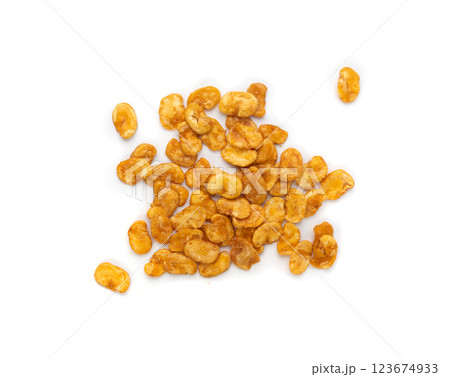 Roasted broad beans snack isolated, fried vicia faba, spicy legume, crispy big beans chips for salads 123674933