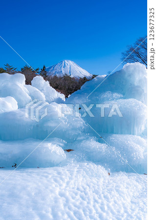 【富士山素材】西湖こおりまつりの樹氷と風景【山梨県】 123677325