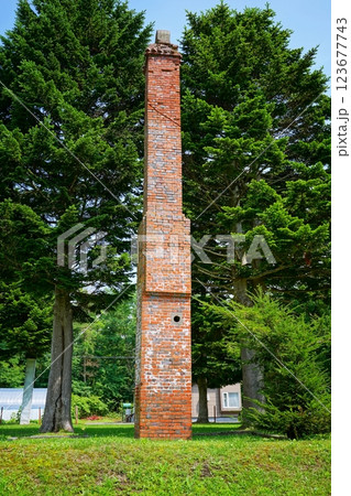 開拓期の北海道三笠市の空知集治監(現在の刑務所)典獄(署長)官舎のレンガ煙突 開拓期の北海道三笠市の空知集治監(現在の刑務所)典獄(署長)官舎のレンガ煙突 123677743