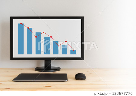 右肩下がりの棒グラフと折れ線グラフ 123677776