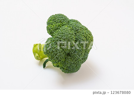 新鮮なブロッコリー　栄養豊富で健康や料理素材に最適な野菜写真 123678080