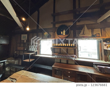 階段のある風景、海運倉庫を利用したカフェ 階段のある風景、海運倉庫を利用したカフェ 123678881