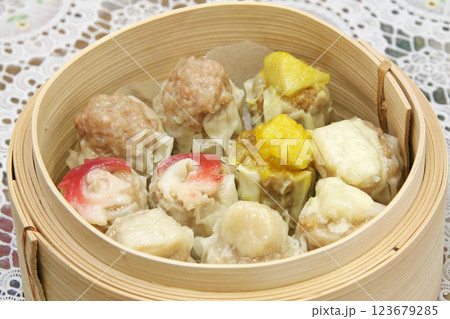 海鮮しゅうまい　海鮮シュウマイ　海鮮焼売　飲茶・点心 123679285