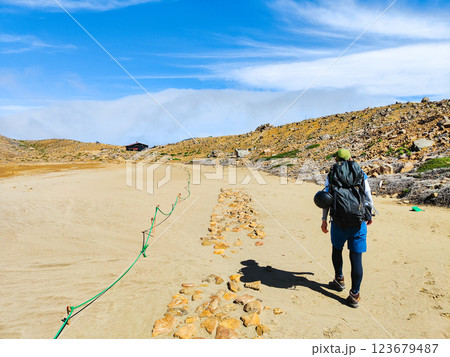 夏の御嶽山登山:二ノ池 夏の御嶽山登山:二ノ池 123679487