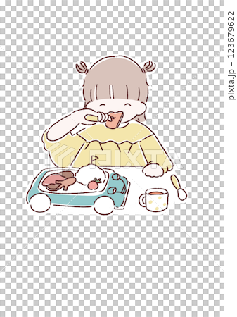 美味しそうにお子様ランチを食べる子ども 123679622