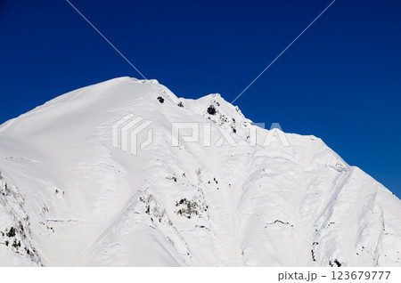 谷川岳・雪山登山の絶景(天神尾根からの眺め) 谷川岳・雪山登山の絶景(天神尾根からの眺め) 123679777