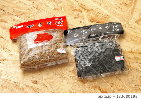 北海道名物石炭やきそば　ご当地やきそば、黒い焼きそば　やきそば　焼きそば 123680198