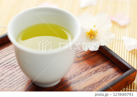 春のお茶(緑茶) 123680791