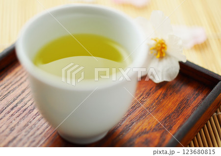春のお茶(緑茶) 123680815