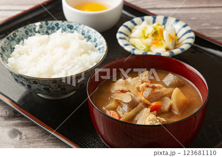 豚汁定食 123681110