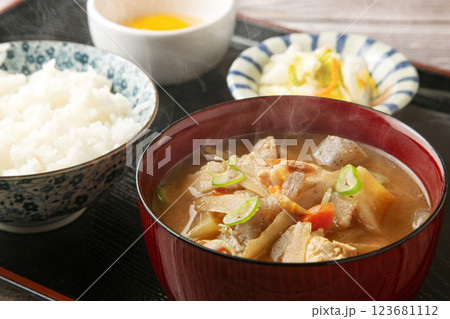 豚汁定食 123681112