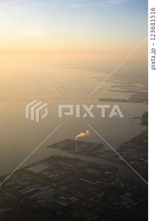 飛行機から見る風景 飛行機から見る風景 123681516