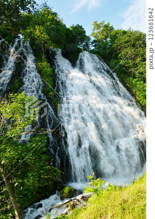 迫力満点のオシンコシンの滝 迫力満点のオシンコシンの滝 123681642