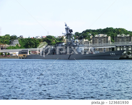 横須賀港の護衛艦はたかぜ 123681930