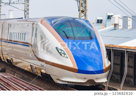 「埼玉県」大宮駅に入る上越新幹線・北陸新幹線 「埼玉県」大宮駅に入る上越新幹線・北陸新幹線 123682810