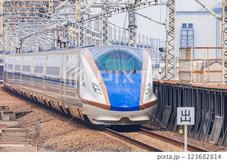 「埼玉県」大宮駅に入る上越新幹線・北陸新幹線 「埼玉県」大宮駅に入る上越新幹線・北陸新幹線 123682814