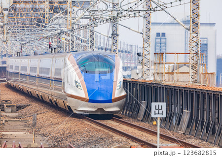 「埼玉県」大宮駅に入る上越新幹線・北陸新幹線 「埼玉県」大宮駅に入る上越新幹線・北陸新幹線 123682815