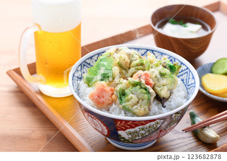 春の食材 ふきのとうの天丼 123682878
