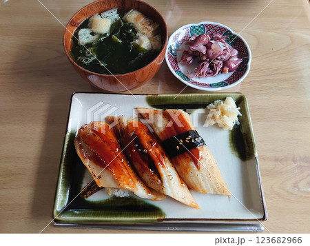 Sushi on a plate(grilled sea eel sushi),焼きあなごの握り寿司 Sushi on a plate(grilled sea eel sushi),焼きあなごの握り寿司 123682966