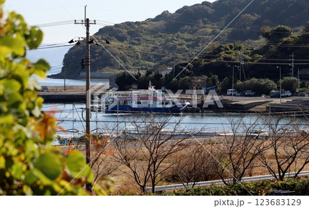 大津島は瀬戸内海の徳山港沖にある 大津島は瀬戸内海の徳山港沖にある 123683129