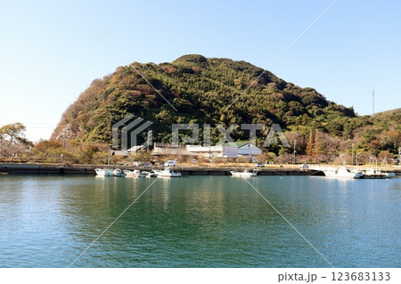 大津島は瀬戸内海の徳山港沖にある 大津島は瀬戸内海の徳山港沖にある 123683133