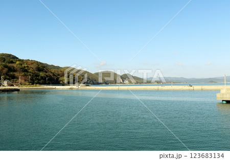 大津島は瀬戸内海の徳山港沖にある 123683134