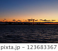 弁天島の鳥居と夕焼け 123683367