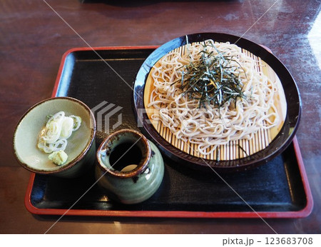 風味豊かな手打ちそば|日本の伝統的な味 風味豊かな手打ちそば|日本の伝統的な味 123683708