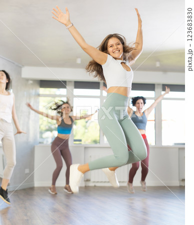 Group of women dancing modern dance in studio 123683830