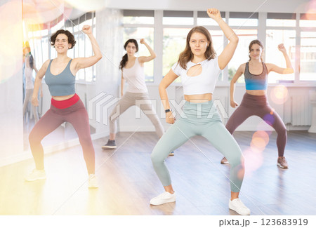 Young female teacher conducts modern hip hop dance lessons for group of girls 123683919