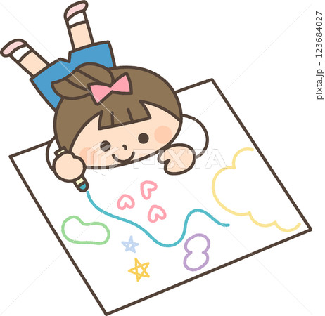 大きな紙にお絵描きをする女の子 大きな紙にお絵描きをする女の子 123684027