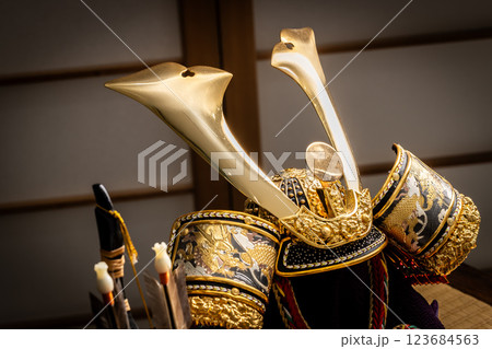 兜飾り 兜飾り 123684563