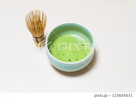 抹茶と茶せん 抹茶と茶せん 123684831