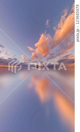 UFOと水平線 123685078