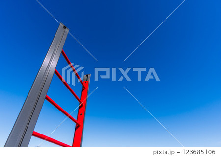 青空のウォールラダー 青空のウォールラダー 123685106