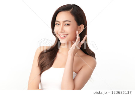 Beautiful young asian woman with clean fresh skin on white background, Face care, Facial treatment, Cosmetology, beauty and spa, Asian women portrait. 123685137