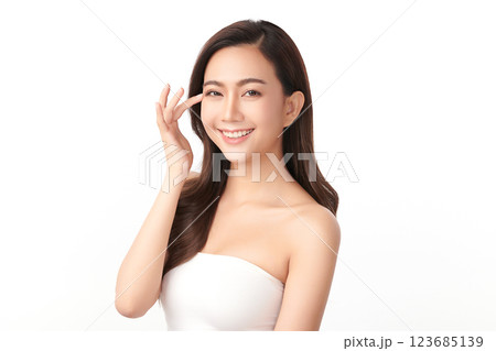 Beautiful young asian woman with clean fresh skin on white background, Face care, Facial treatment, Cosmetology, beauty and spa, Asian women portrait. 123685139