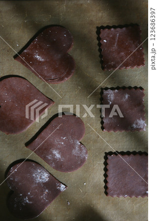 チョコレートクッキーの材料と作り方 チョコレートクッキーの材料と作り方 123686397