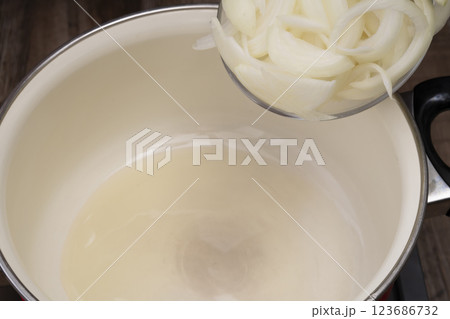 ハヤシライスを作る工程 123686732