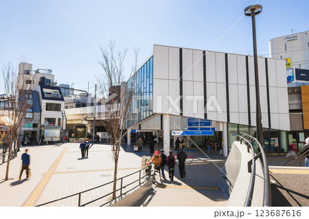 東京 下北沢駅東口 東京 下北沢駅東口 123687616