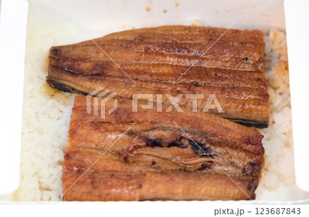 国産うなぎのふっくら鰻丼 123687843