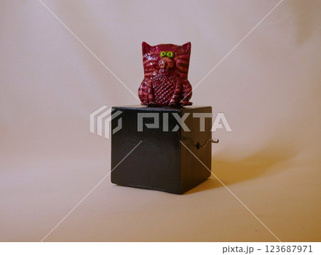 cat figurine, music box cat figurine, music box 123687971
