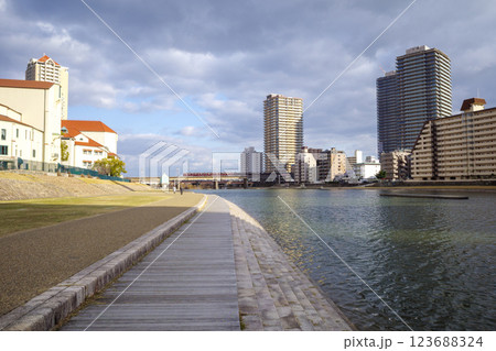 阪急電鉄今津線鉄橋 123688324