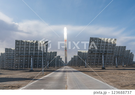 溶融塩タワー型太陽熱発電所 123688737